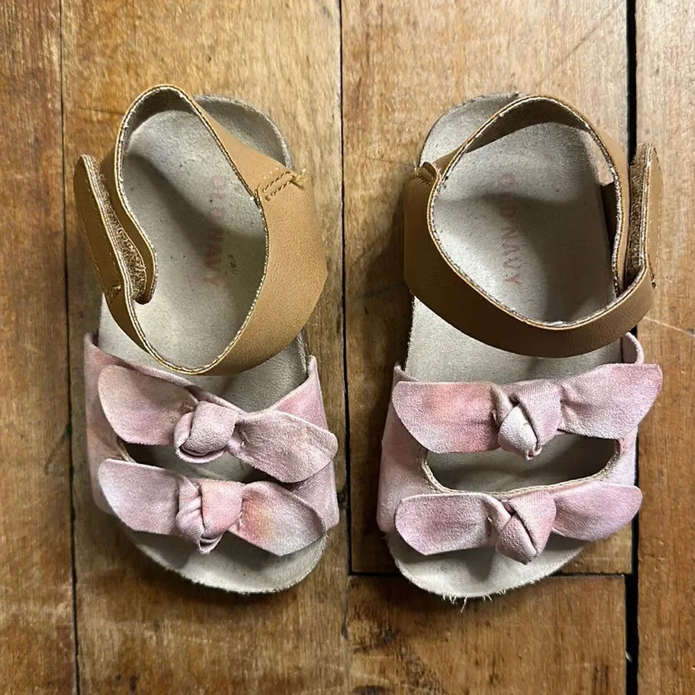 Old Navy Girls size 5 Pink Bow Summer Sandals